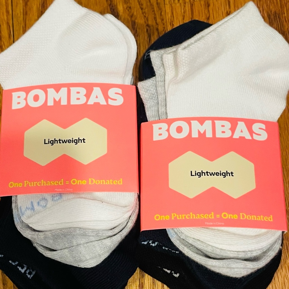NWT Bombas 8 pairs Lightweight Kids Ankle Socks - White, Black, Grey & Navy